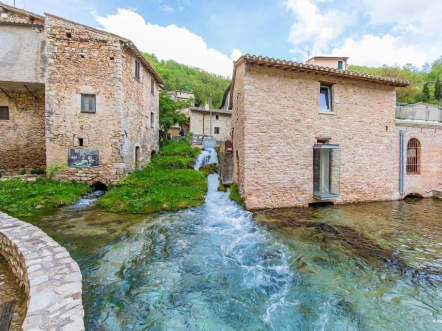 Casa Vacanze Fonte Del Menotre Foligno Exterior photo